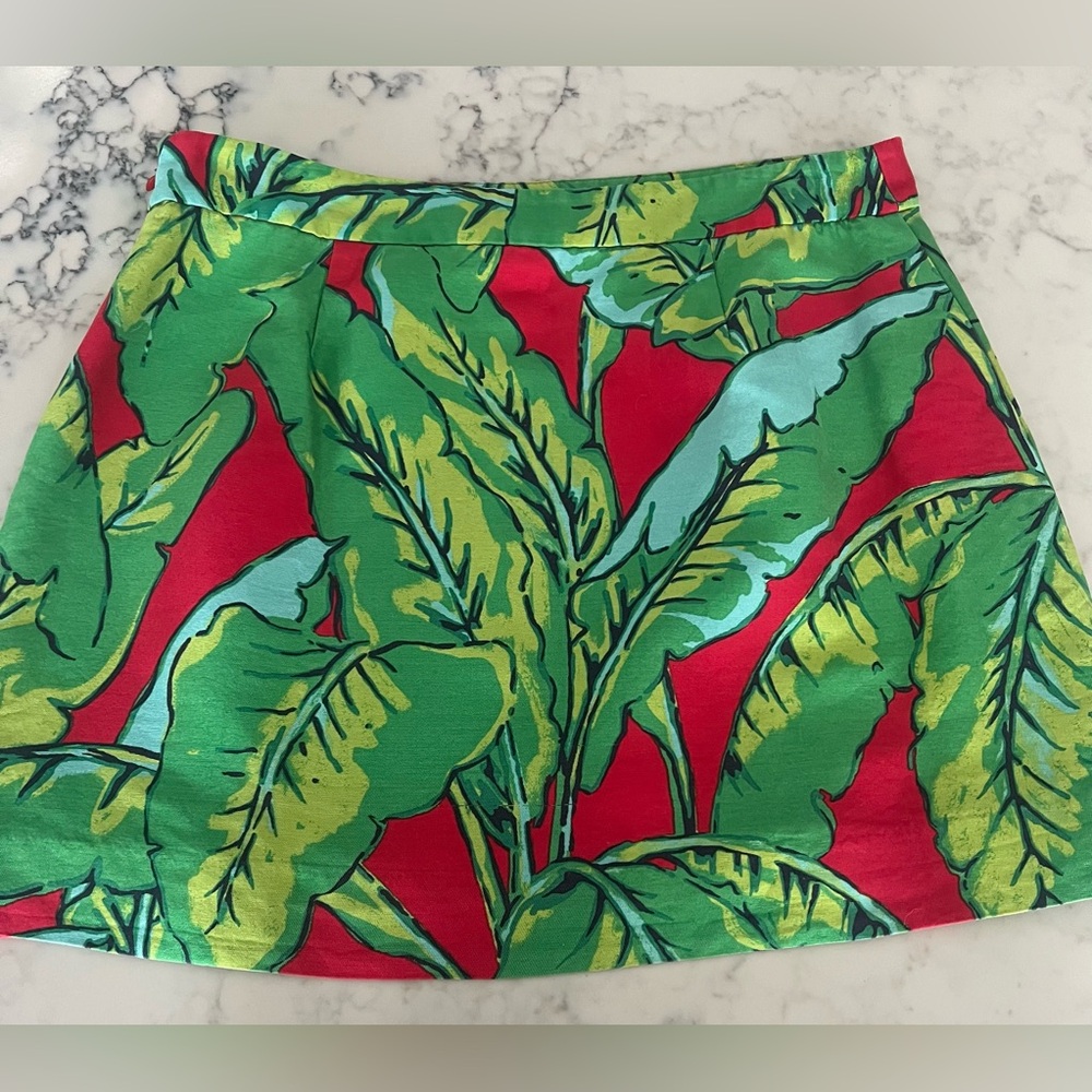 Vineyard Vines Tropical Leaf Mini Skirt in Green and Red
